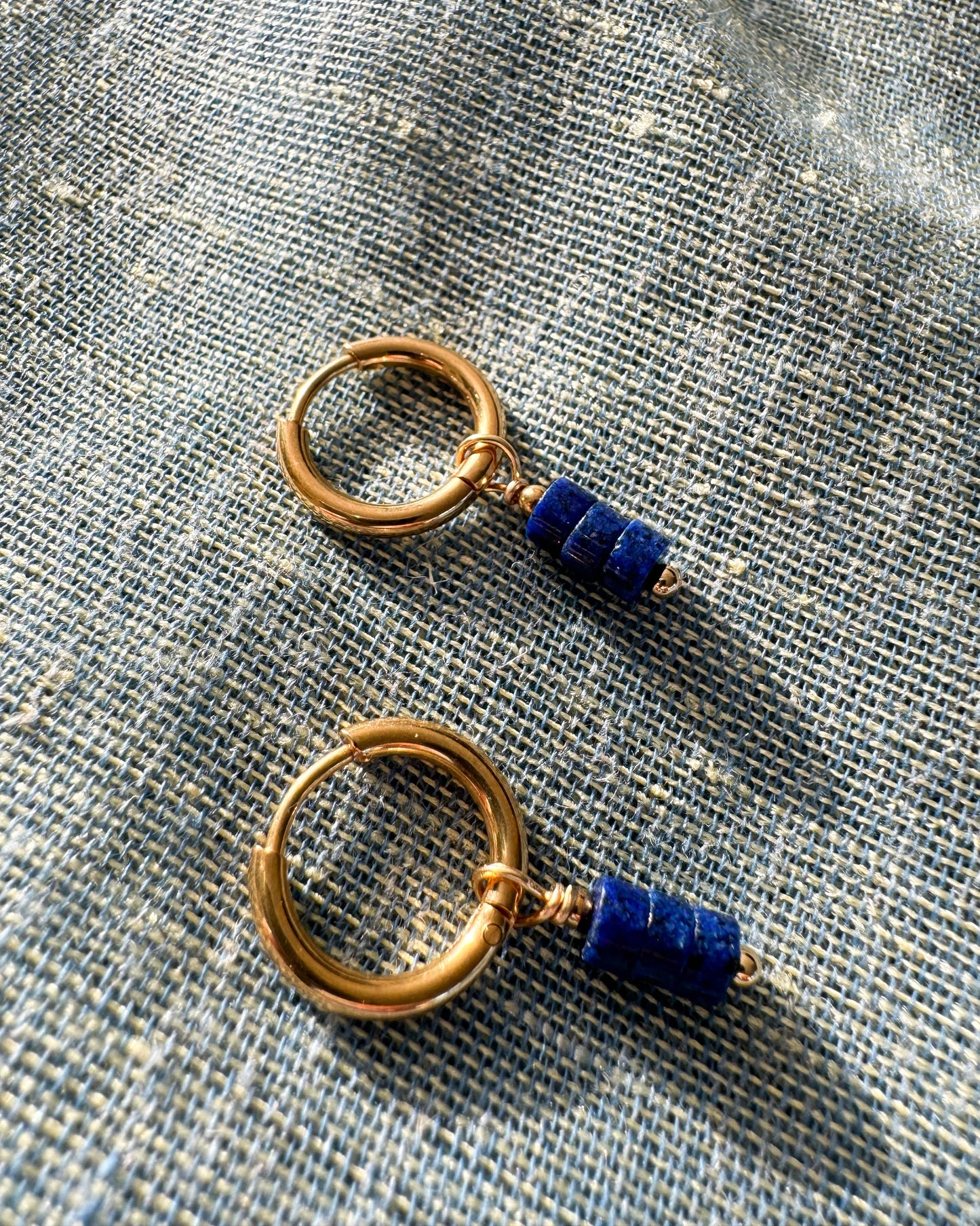 Gouden oorbellen met Lapis lazuli 