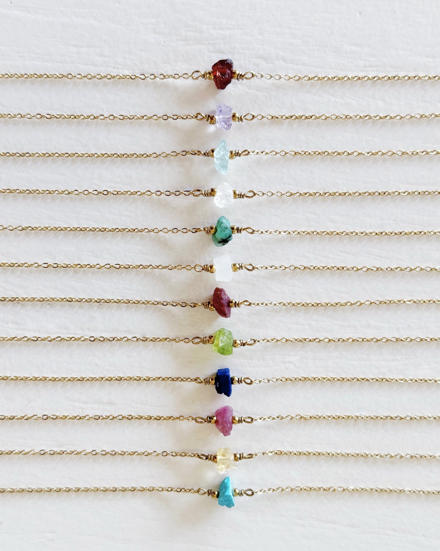Gouden birthstone armband | Ruwe edelstenen | Stainless steel