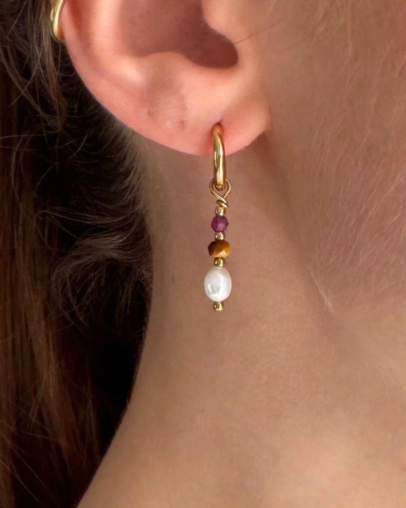 Oorbellen met parel, Tijgeroog & Robijn | Goud stainless steel