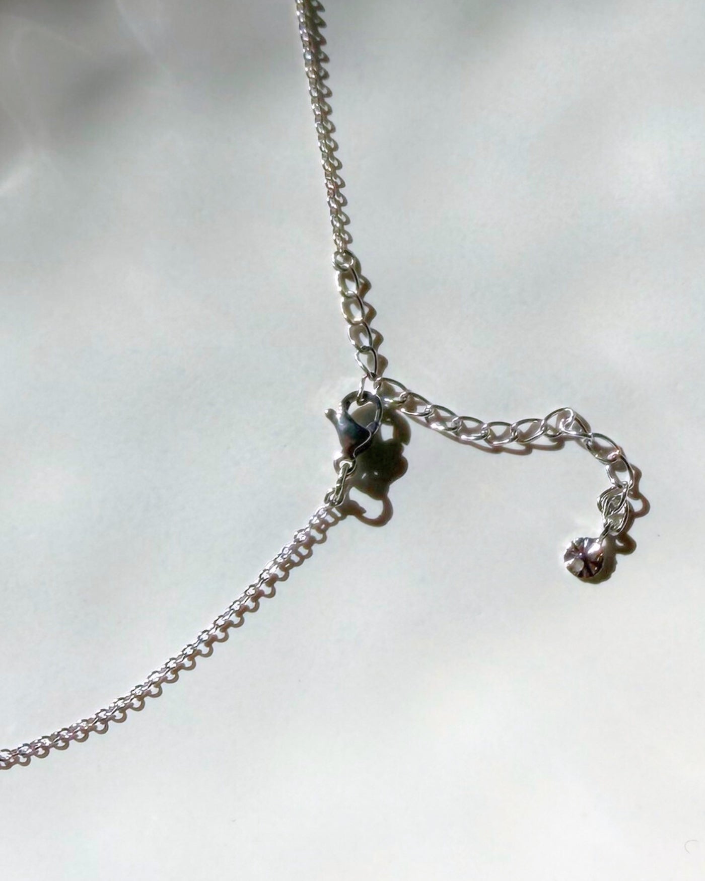 Baby Pearl | Zilverkleurige ketting met kleine zoetwaterparels