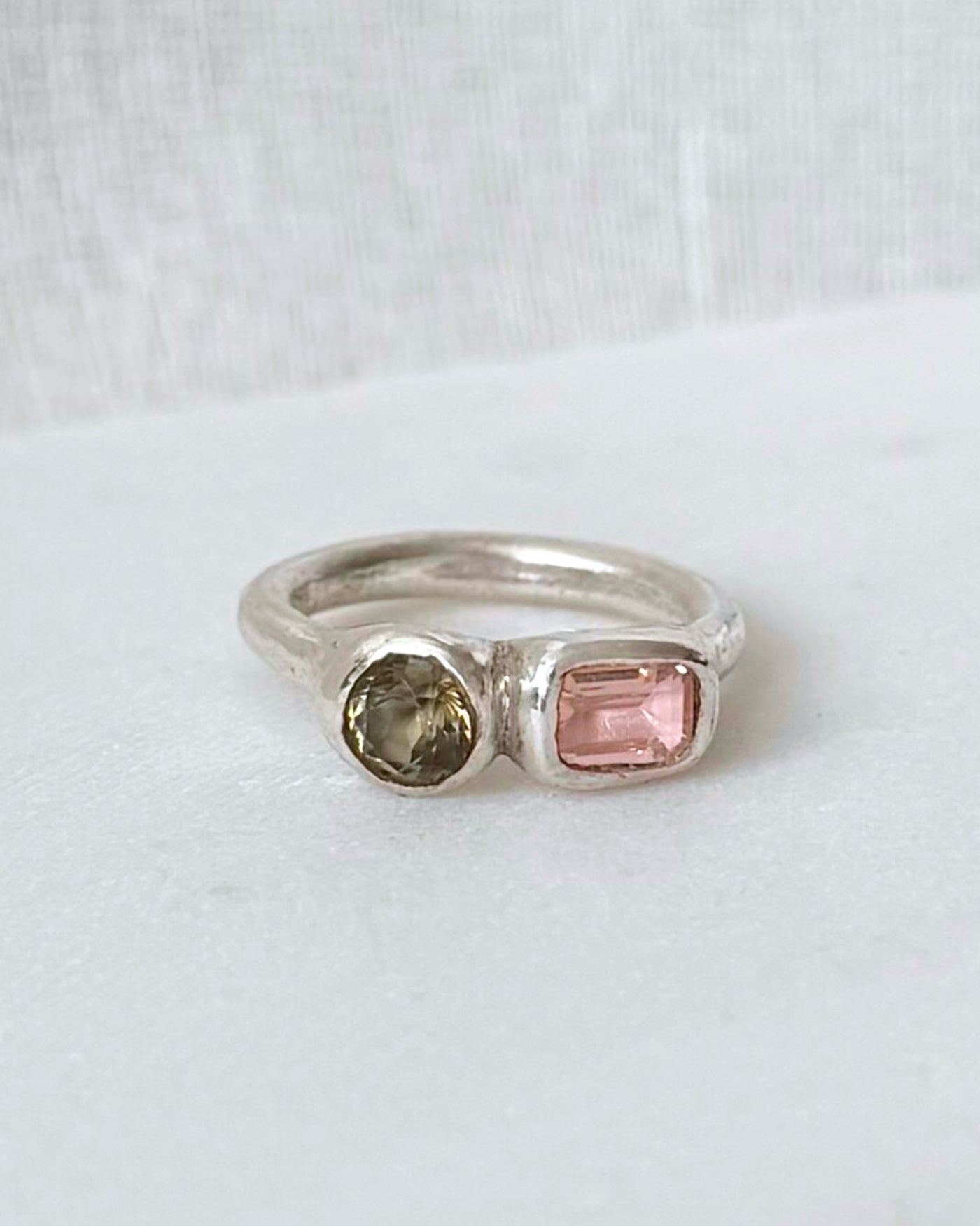 Handgemaakte zilveren ring | Massief 999 zilver | 'Olive & Rose' | Pinkring