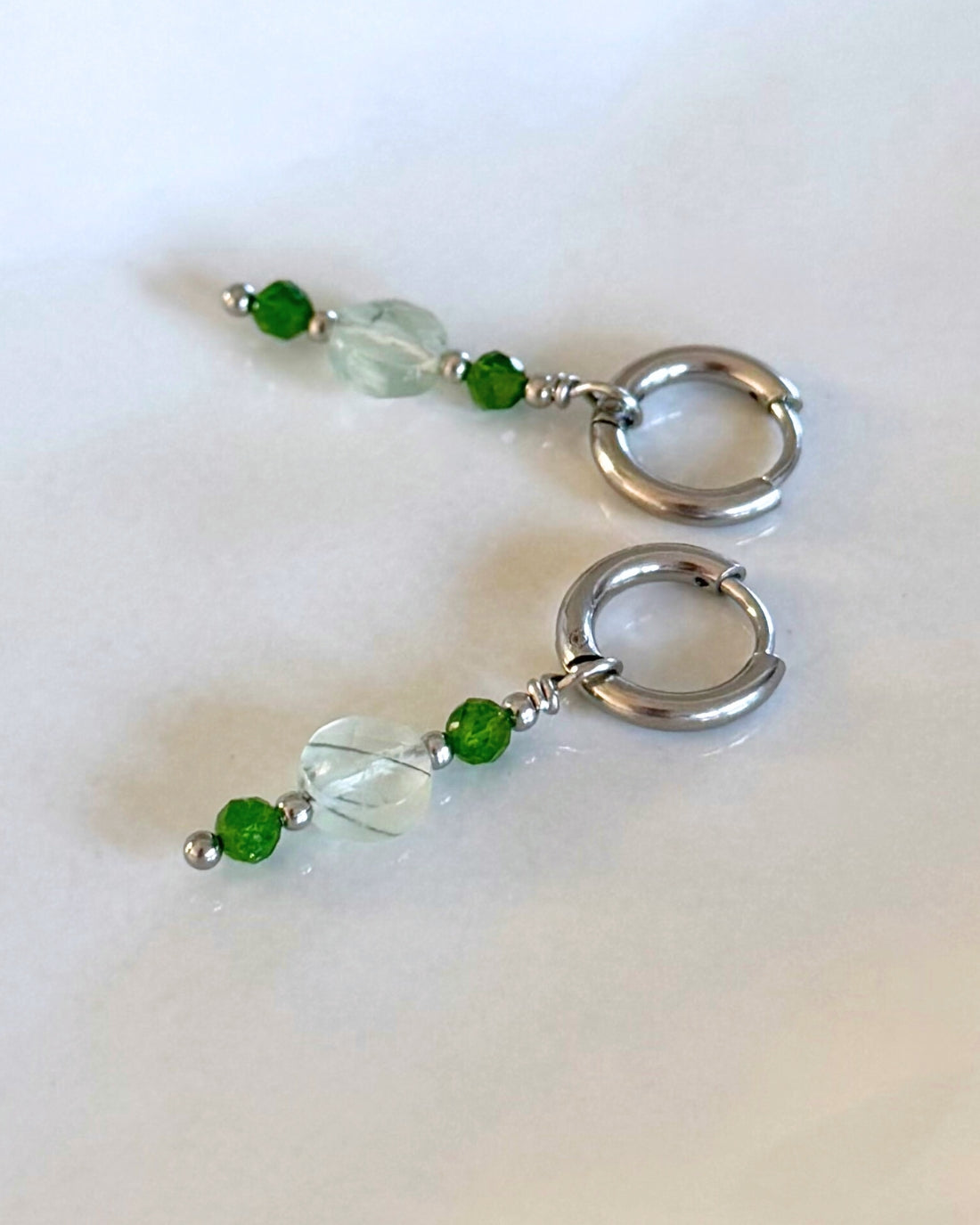 zilveren oorbellen met groene hangers zilver rvs stainless steel