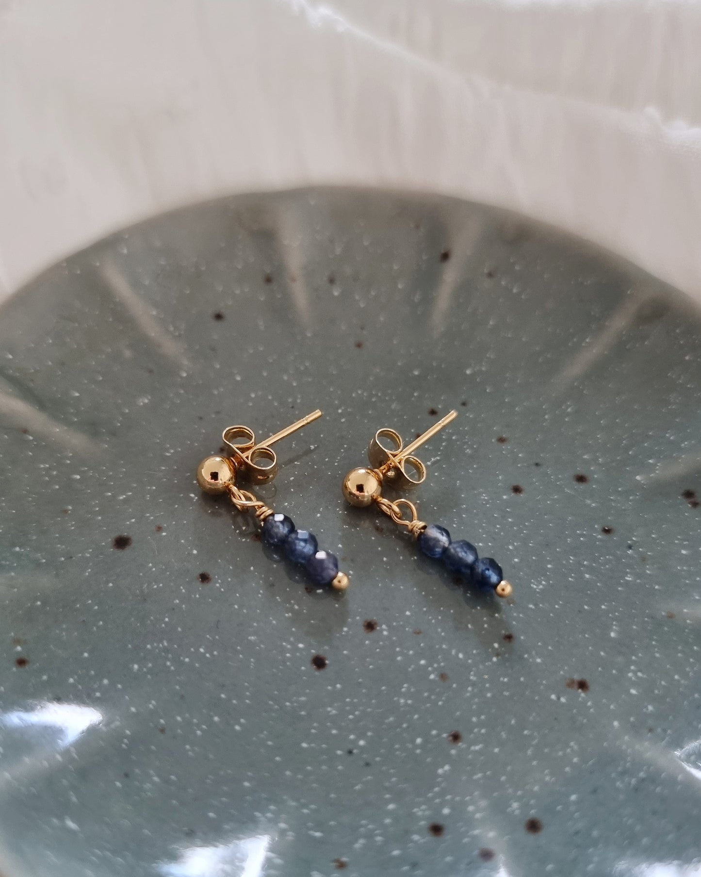 Gouden oorstekers met blauwe Quartz | Roestvrij staal