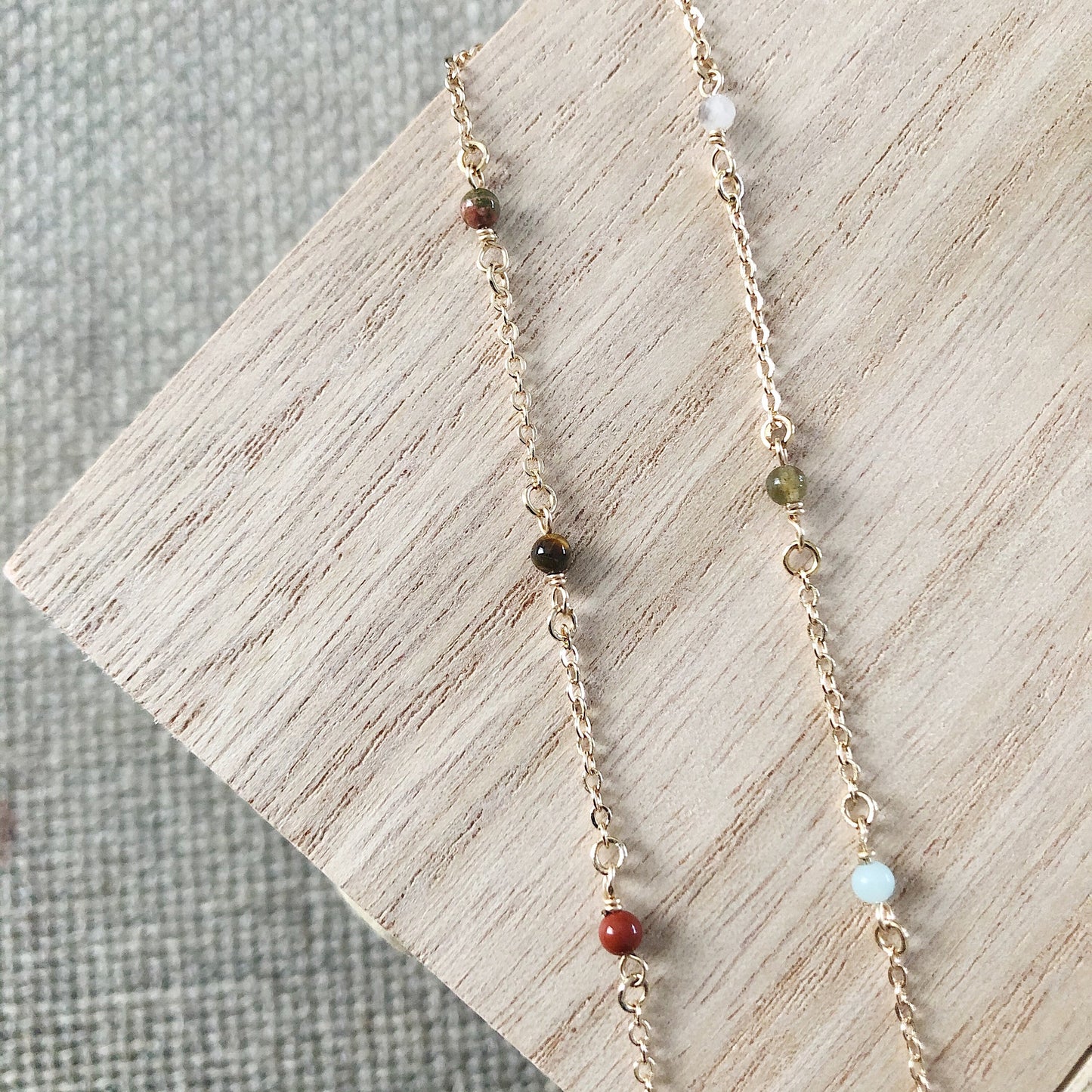 Minimalistische choker ketting met 3 edelstenen naar keuze | Gold filled of gold plated