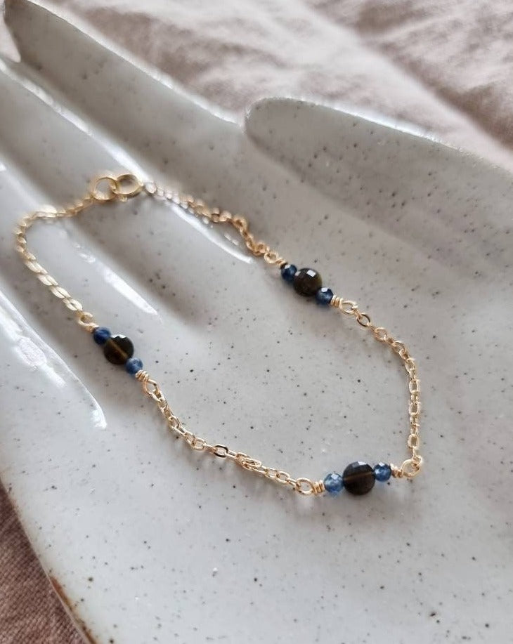 Gouden armband met Obsidiaan en Chalcedoon | 14k gold filled of gold plated